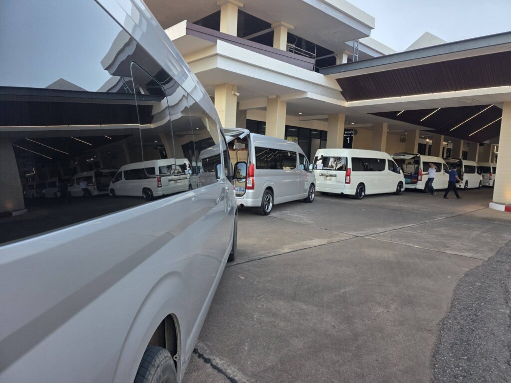 รถตู้สนามบินนครพนม เที่ยวต่อสกลนคร มุกดาหาร และพระธาตุพนม